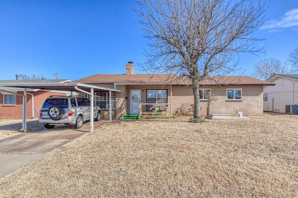 2704 Yorkshire Avenue, Moore, OK 73160