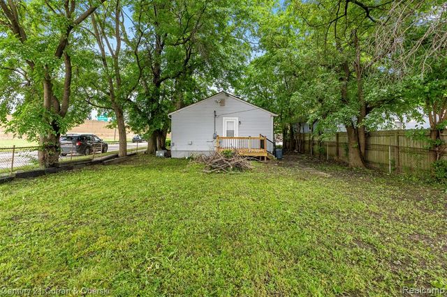 1587 Reo Avenue, Lincoln Park, MI 48146