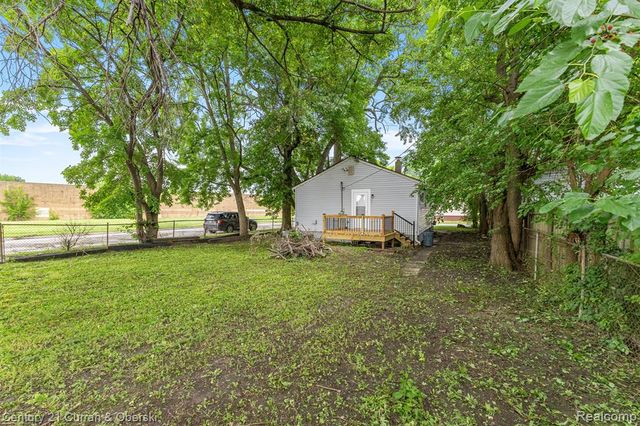 1587 Reo Avenue, Lincoln Park, MI 48146