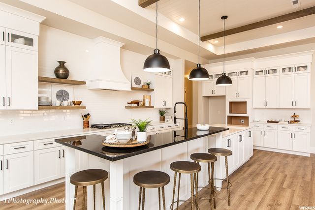 56 W ELINOR LN, Washington, UT 84780