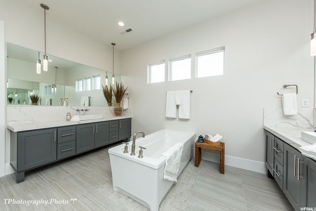 56 W ELINOR LN, Washington, UT 84780