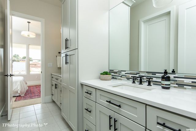 56 W ELINOR LN, Washington, UT 84780