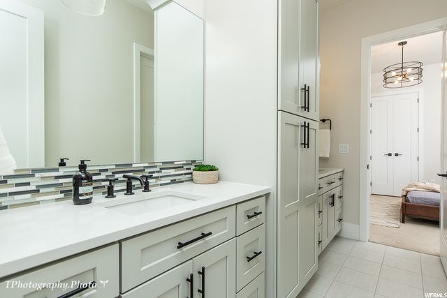 56 W ELINOR LN, Washington, UT 84780