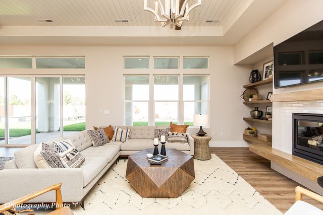 56 W ELINOR LN, Washington, UT 84780