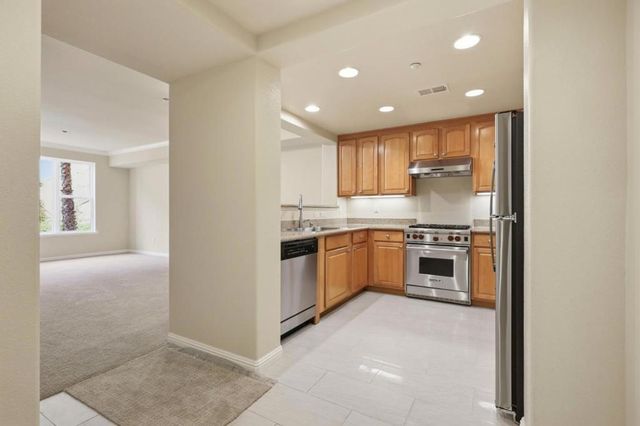 2210 Gellert Boulevard 5107, South San Francisco, CA 94080