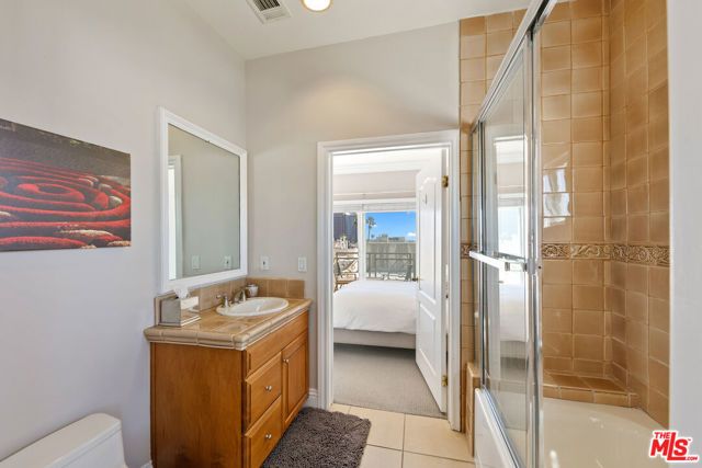 11840 Dorothy Street 402, Los Angeles, CA 90049