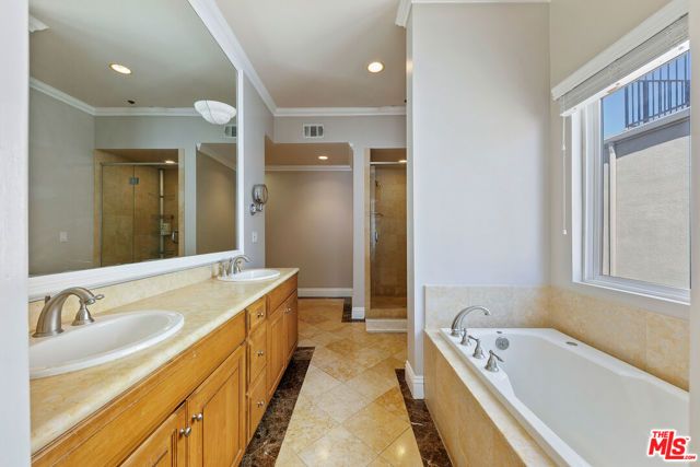 11840 Dorothy Street 402, Los Angeles, CA 90049