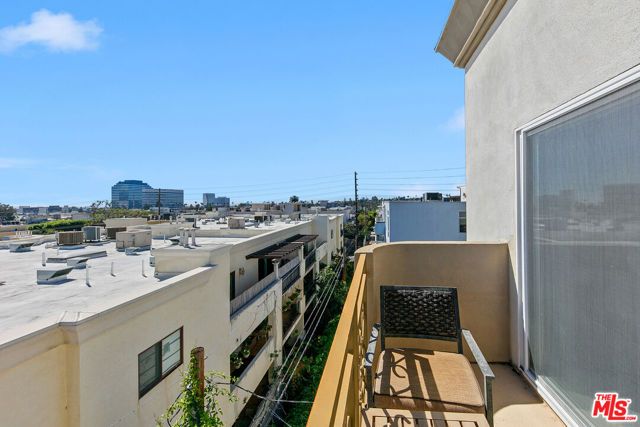 11840 Dorothy Street 402, Los Angeles, CA 90049