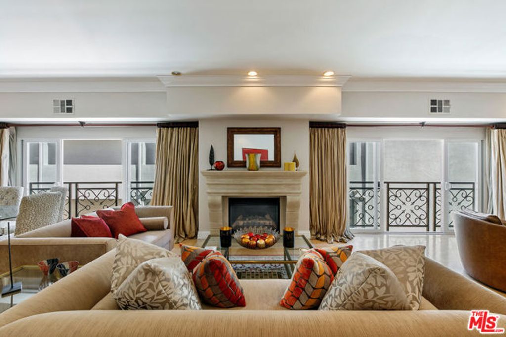 11840 Dorothy Street 402, Los Angeles, CA 90049