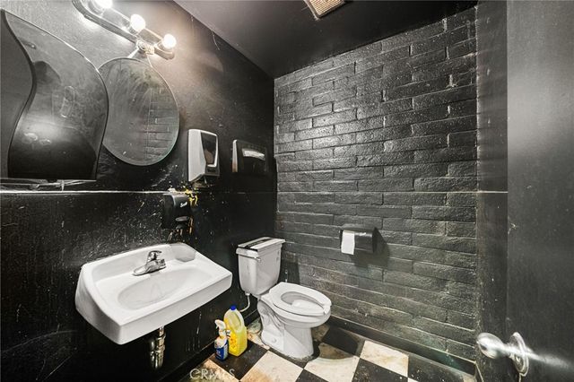 960 West Holt Boulevard, Ontario, CA 91762
