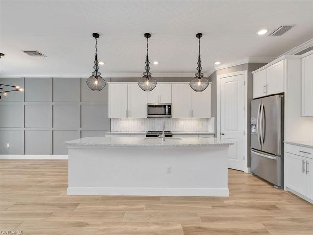 19221 Zephyr Lily CT, Estero, FL 33928