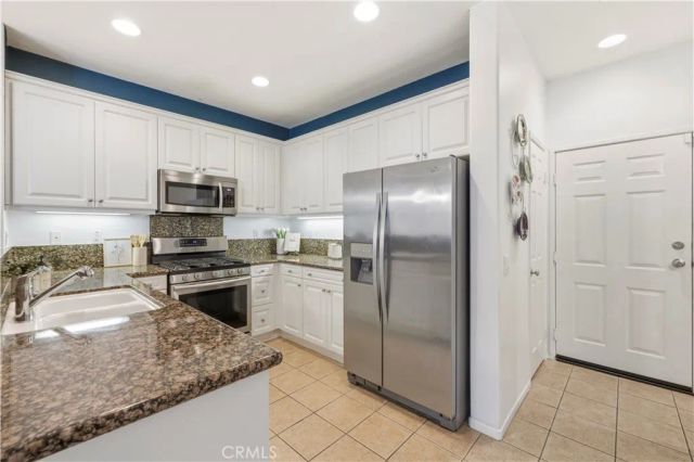 24085 Avocado Lane, Valencia, CA 91354