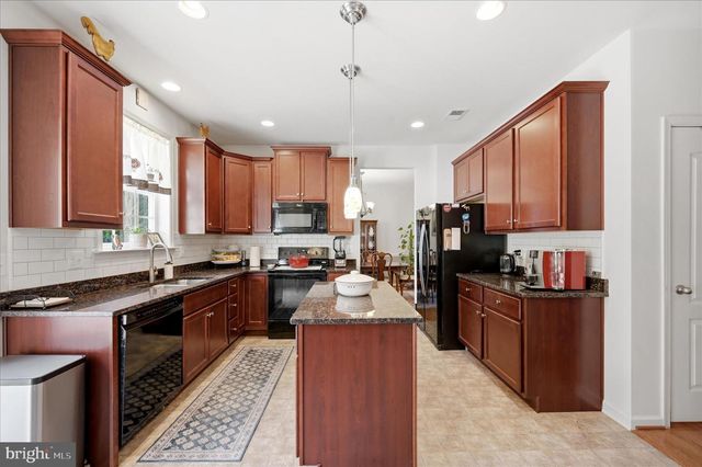 561 CHICKAMAUGA DR, Harpers Ferry, WV 25425