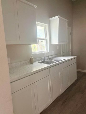 2105 Laurel Avenue A, Beaumont, TX 77701