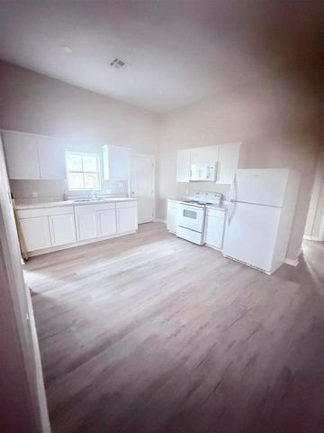 2105 Laurel Avenue A, Beaumont, TX 77701