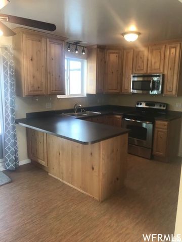 1997 E PARKRIDGE DR, Cottonwood Heights, UT 84121