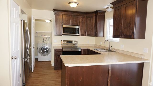 1997 E PARKRIDGE DR, Cottonwood Heights, UT 84121