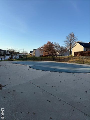 1625 Summergate Parkway G, St Peters, MO 63303