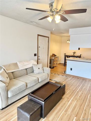 1625 Summergate Parkway G, St Peters, MO 63303