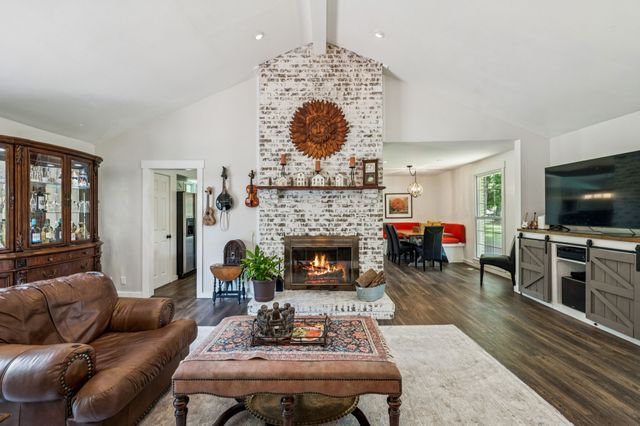 1009 Bunker Hill Dr, Arrington, TN 37014