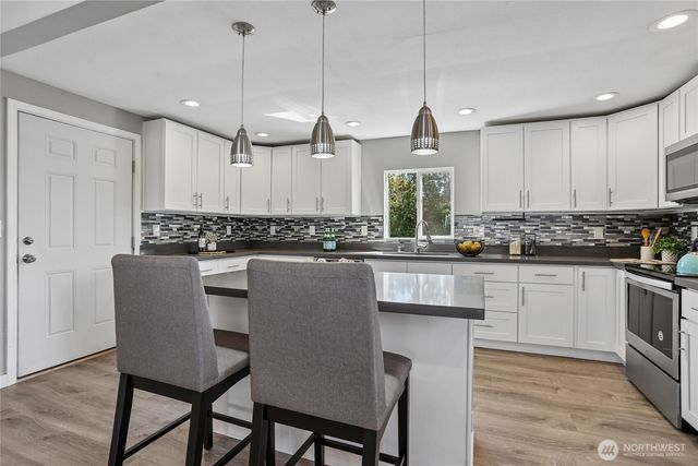 22719 1st Place W, Bothell, WA 98021