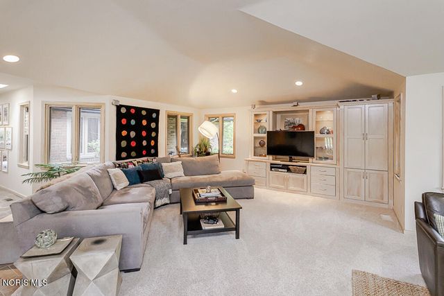 1420 Old Trail Road, Maumee, OH 43537