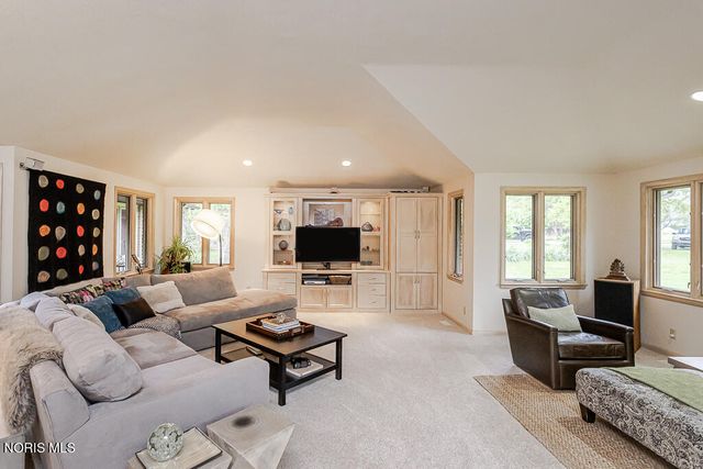 1420 Old Trail Road, Maumee, OH 43537