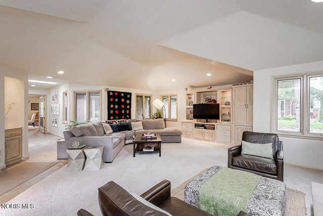 1420 Old Trail Road, Maumee, OH 43537