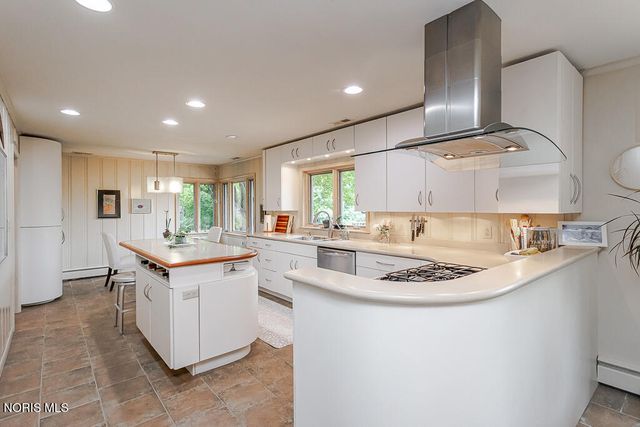 1420 Old Trail Road, Maumee, OH 43537