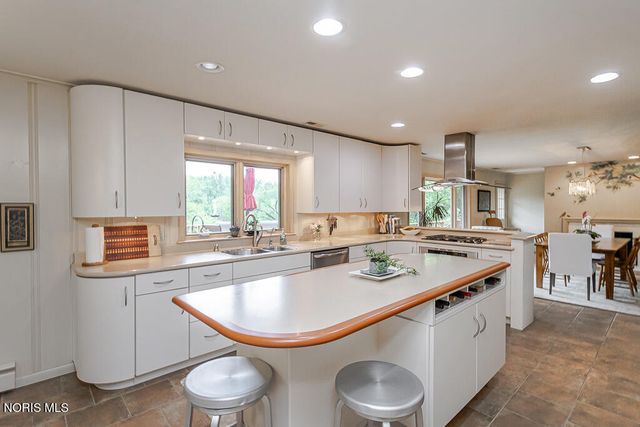1420 Old Trail Road, Maumee, OH 43537