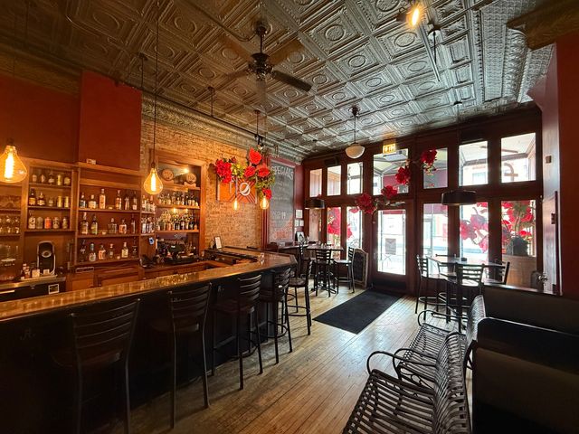 1434 W Chicago Avenue, Chicago, IL 60642