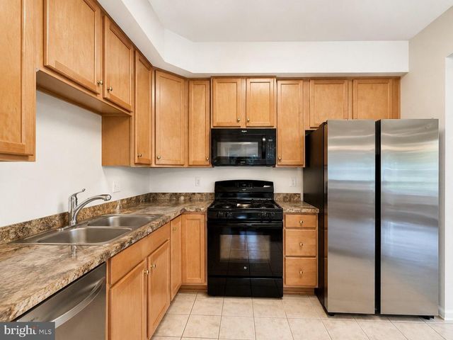 40 SUNDANCE DR, Hamilton, NJ 08619