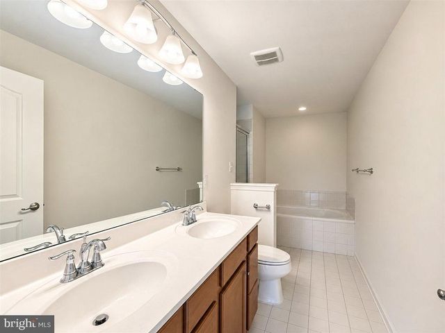 40 SUNDANCE DR, Hamilton, NJ 08619