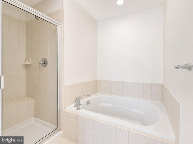 40 SUNDANCE DR, Hamilton, NJ 08619