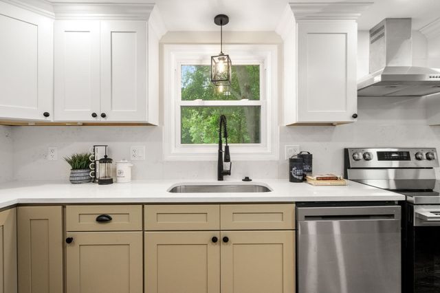 122 York St, Stoughton, MA 02072