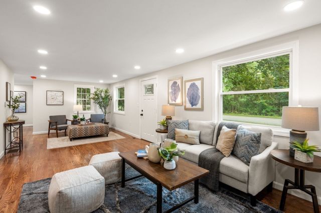 122 York St, Stoughton, MA 02072