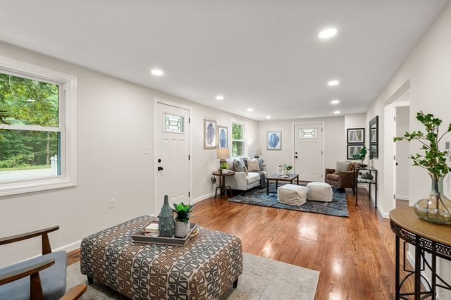 122 York St, Stoughton, MA 02072