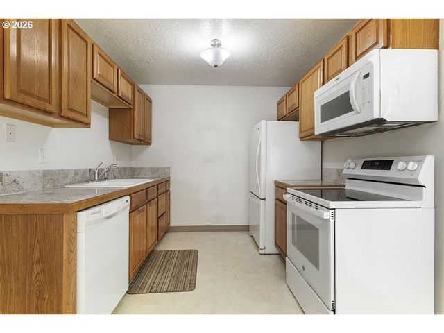 3301 Se 175TH Pl, Portland, OR 97236