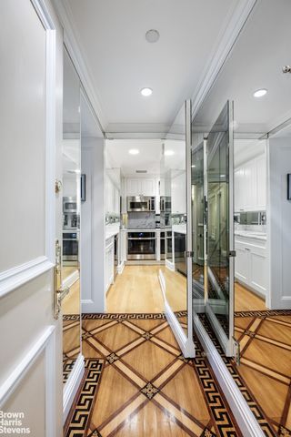 502 Park Ave Apt 11A, New York City, NY 10022