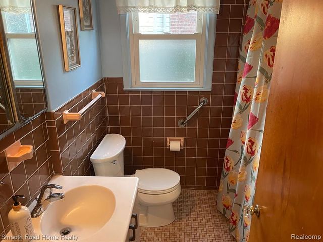 1414 Fairway Court, Dearborn, MI 48124