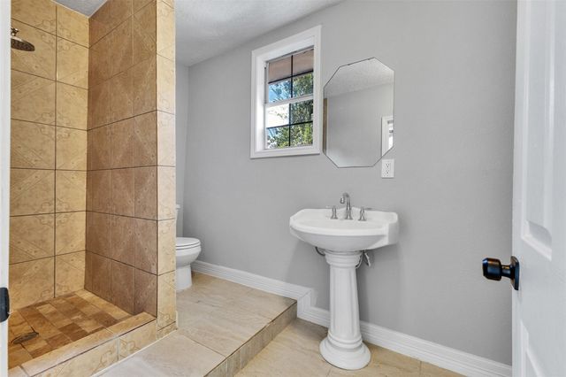 9707 Nedwald Street, Houston, TX 77029