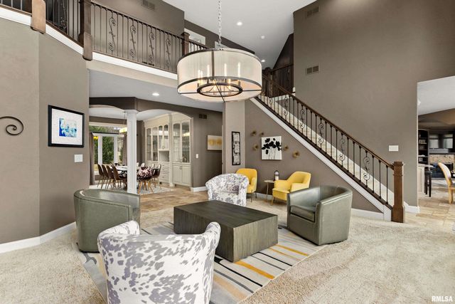 6105 N EAGLE BEND Court, Peoria, IL 61614