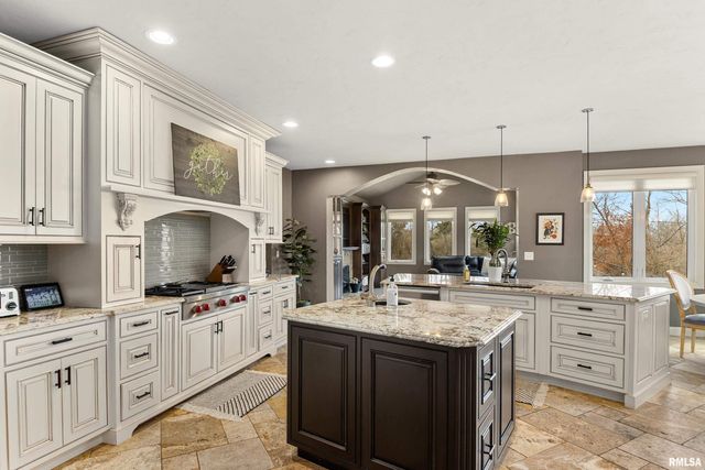 6105 N EAGLE BEND Court, Peoria, IL 61614