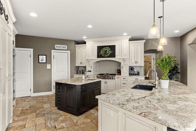 6105 N EAGLE BEND Court, Peoria, IL 61614