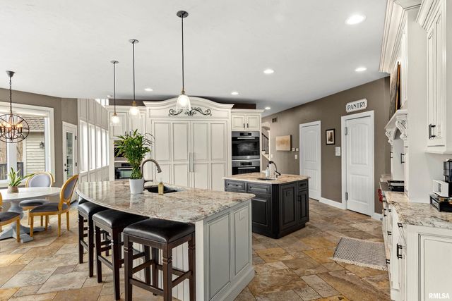 6105 N EAGLE BEND Court, Peoria, IL 61614