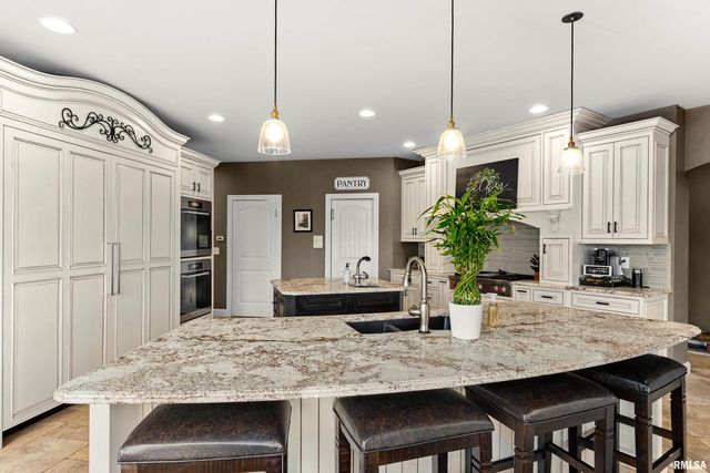 6105 N EAGLE BEND Court, Peoria, IL 61614