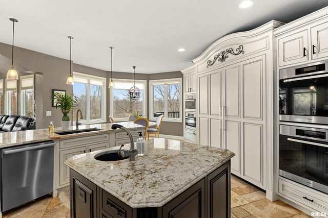 6105 N EAGLE BEND Court, Peoria, IL 61614