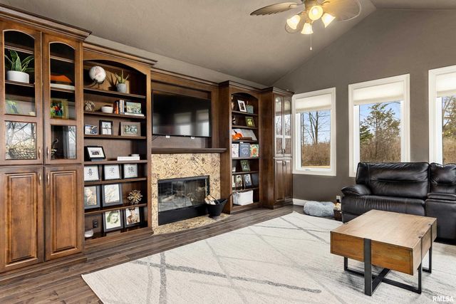 6105 N EAGLE BEND Court, Peoria, IL 61614