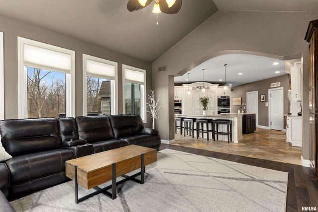 6105 N EAGLE BEND Court, Peoria, IL 61614