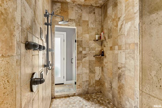 6105 N EAGLE BEND Court, Peoria, IL 61614